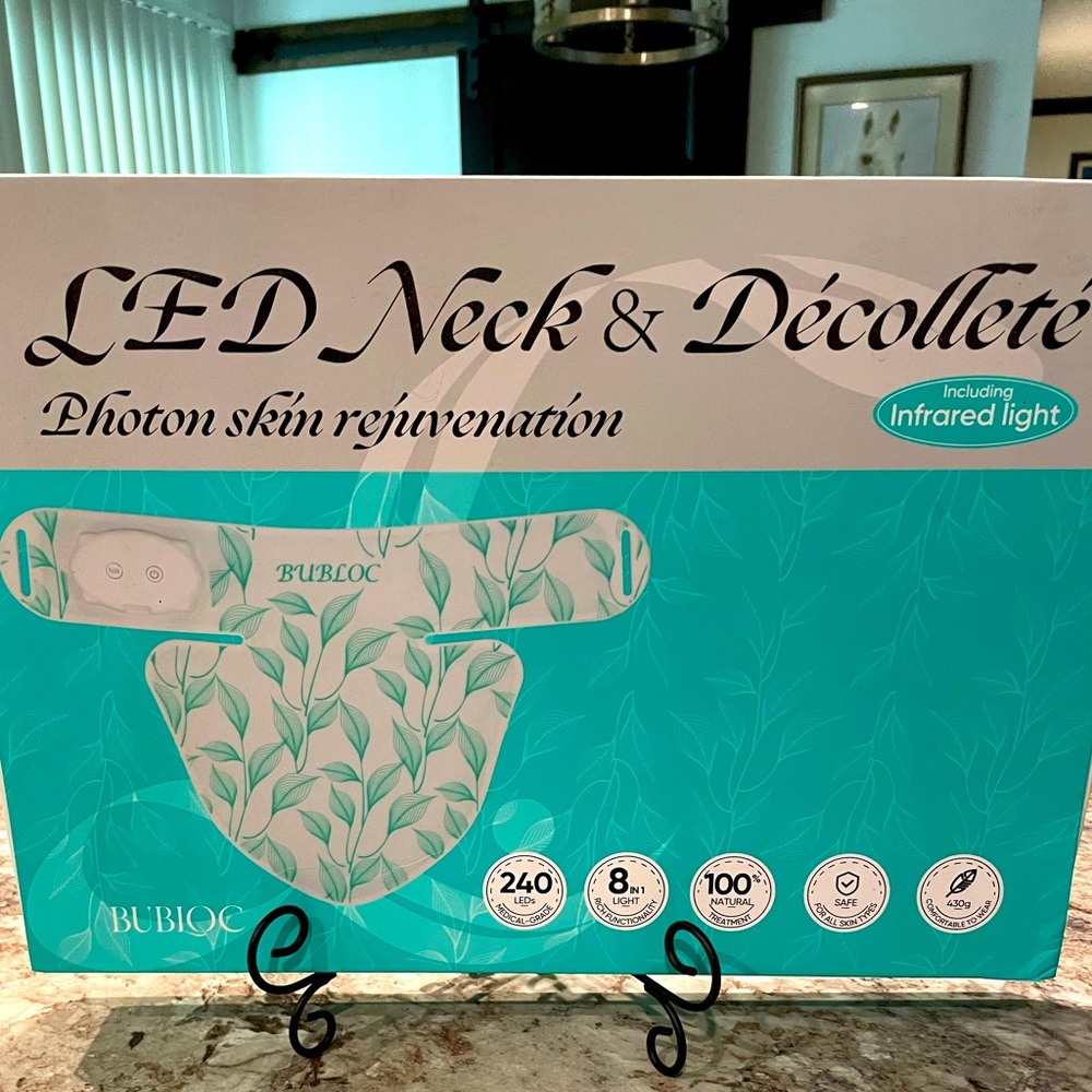 NWOT Bubloq LED Neck & Décolleté Photon Skin Rejuvenation